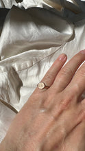 Load image into Gallery viewer, Vintage 9ct Rose Gold Signet Ring