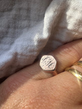 Load image into Gallery viewer, Vintage 9ct Rose Gold Signet Ring