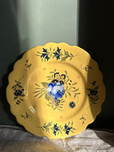 Load image into Gallery viewer, Pair of Yellow Scalloped French Plates