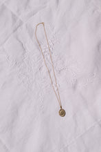 Load image into Gallery viewer, Vintage 9ct Gold Oval Locket on 9ct Gold Belcher Link Necklace