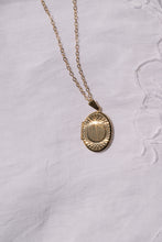 Load image into Gallery viewer, Vintage 9ct Gold Oval Locket on 9ct Gold Belcher Link Necklace