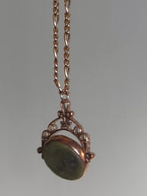 Load and play video in Gallery viewer, Antique 9ct Gold Green Agate Spinning Fob Pendant Necklace on 9ct Vintage Figaro Chain
