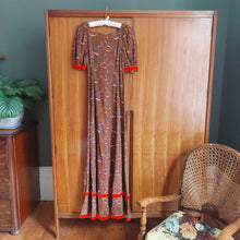 Load image into Gallery viewer, 1970s Paisley Maxi Dress