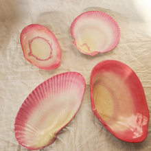 Load image into Gallery viewer, Antique Wedgewood Shell Plates