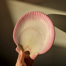 Load image into Gallery viewer, Antique Wedgewood Shell Plates