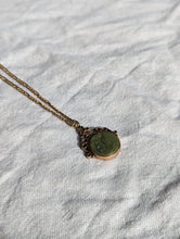 Load image into Gallery viewer, Antique 9ct Gold Green Agate Spinning Fob Pendant Necklace on 9ct Vintage Figaro Chain