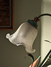 Load image into Gallery viewer, tole floral table lamp