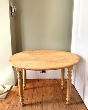 Load image into Gallery viewer, round french farmhouse drop leaf table