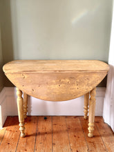 Load image into Gallery viewer, round drop leaf french farmhouse table