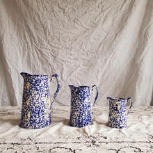 Load image into Gallery viewer, Vintage splatterware jugs 
