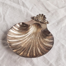 Load image into Gallery viewer, A silver shell dish
