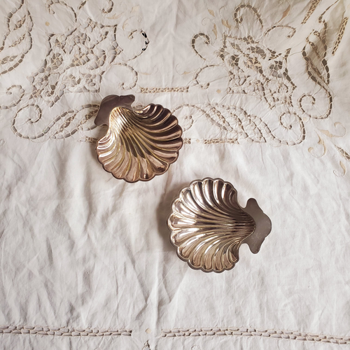 Pair of silver plated shell dish 