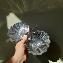 Load image into Gallery viewer, Clam Shell  Dish
