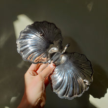 Load image into Gallery viewer, Clam Shell  Dish
