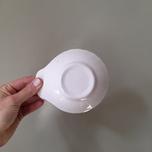 Load image into Gallery viewer, White Ceramic Shell Dishes
