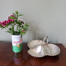 Load image into Gallery viewer, Shell Serving Dish

