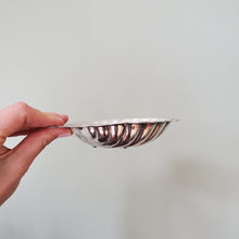 Load image into Gallery viewer, Silver Plated Shell Dish
