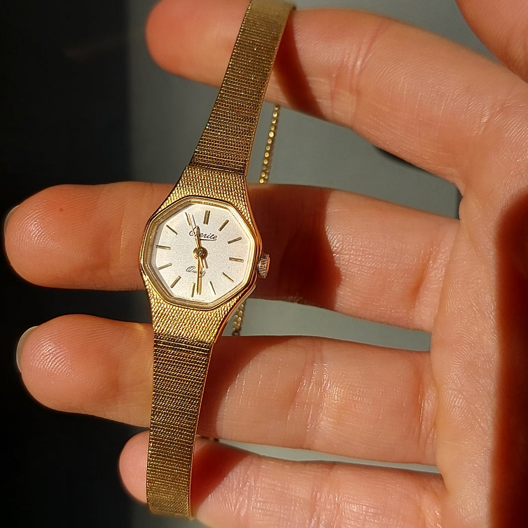 Vintage Women's Preloved/Vintage Gold Watch