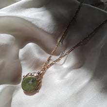 Load image into Gallery viewer, Antique 9ct Gold Green Agate Spinning Fob Pendant Necklace on 9ct Vintage Figaro Chain
