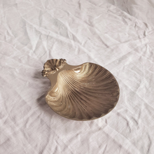 Load image into Gallery viewer, Distressed shell dish
