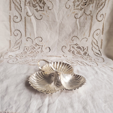 Load image into Gallery viewer, Silver plated shell dish
