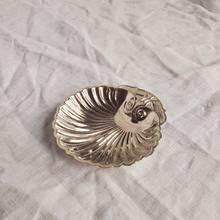 Load image into Gallery viewer, Silver plated plate shell dish
