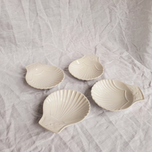 Load image into Gallery viewer, Ceramic shell dishes
