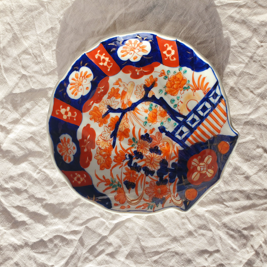 Porcelain oriental shell dish