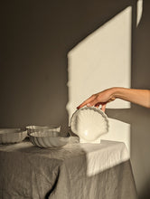 Load image into Gallery viewer, Set of four ceramic shell bowls
