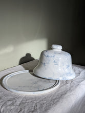 Load image into Gallery viewer, Ceramic marbled cheese dish
