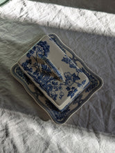 Load image into Gallery viewer, Blue and white Mason&#39;s cheese dish
