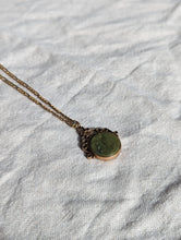 Load image into Gallery viewer, Antique 9ct Gold Green Agate Spinning Fob Pendant Necklace on 9ct Vintage Figaro Chain
