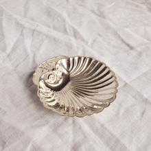 Load image into Gallery viewer, Silver plated plate shell dish

