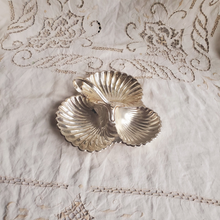 Load image into Gallery viewer, Silver plated shell dish
