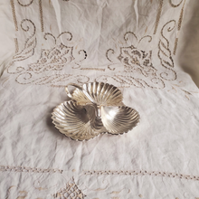 Load image into Gallery viewer, Silver plated shell dish
