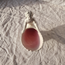 Load image into Gallery viewer, Cherub Shell Soap Dish
