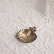 Load image into Gallery viewer, Distressed shell dish 
