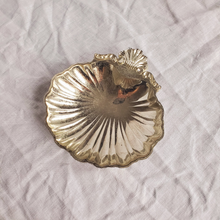 Load image into Gallery viewer, Silver plated shell dish

